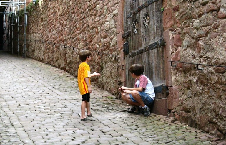 Photo "Using dialogues for cultural immersion in language learning"