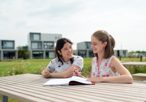 Photo "Effective strategies for incorporating dialogues in language learning"